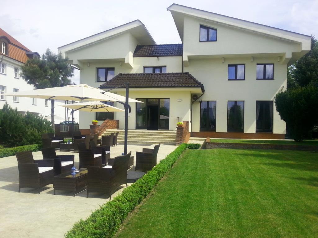 Astoria Bed & Breakfast Swarzędz Exterior foto